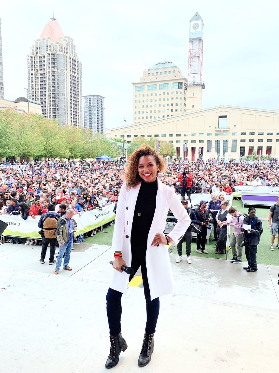 THEMariahAmber's tweet photo. Pretty epic day. Crazy I get to speak to crowds for a living and witness how AMAZING our Canadian sports industry is! Hosting the pre-show was one for the books! #shethenorth #biancaandreescu #champ #hostlife #womeninsports #shethechamp #celebrationsquare #keytothecity #canada https://t.co/CWARULuq2Y