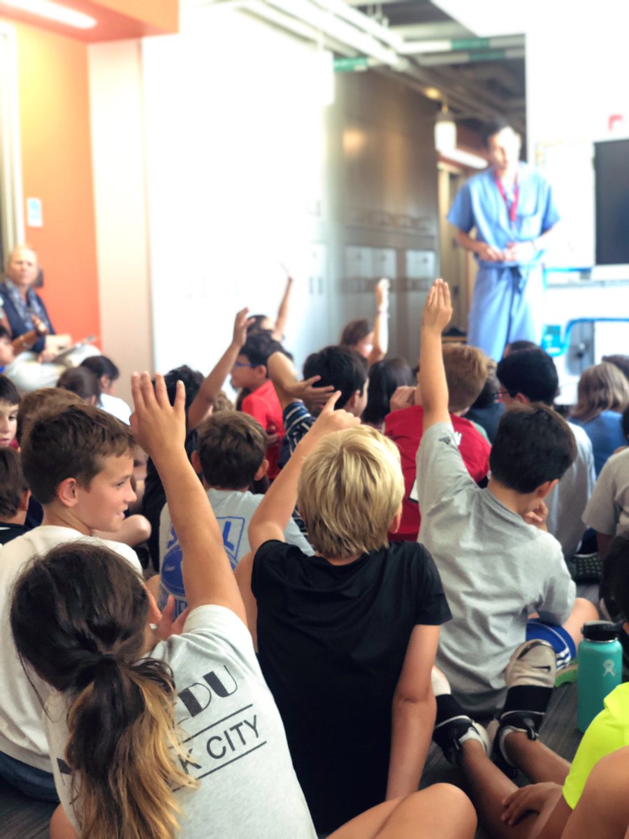 KA_teach's tweet image. Wonderful afternoon learning from one of our 5th Grade parents! Learning about the GI Tract, how body systems are connected, and Laparoscopic surgery. #aislearns #MondayMotivation
