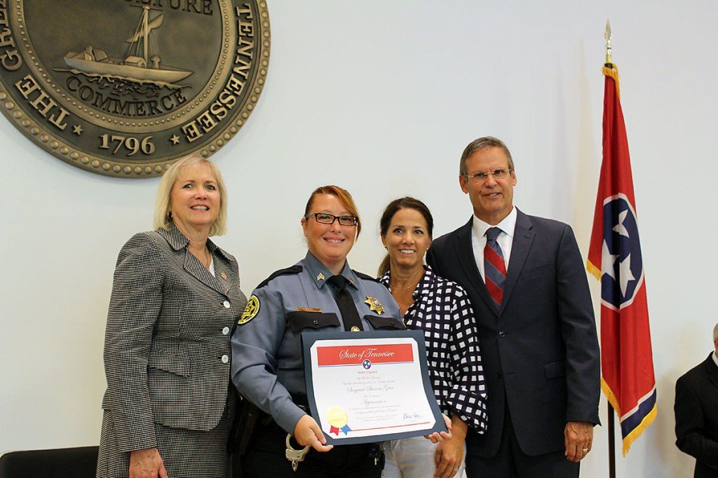 Clarksville_TN's tweet photo. Montgomery County Sheriff’s Officer Shanna Grice Recognized by State #clarksville #clarksvilletn #montgomerycounty #mcso #shannagrice #nashville #tennessee #firstresponderaward #news #fentanyl https://t.co/3ghMqBuqMz https://t.co/qswXZ78S1J