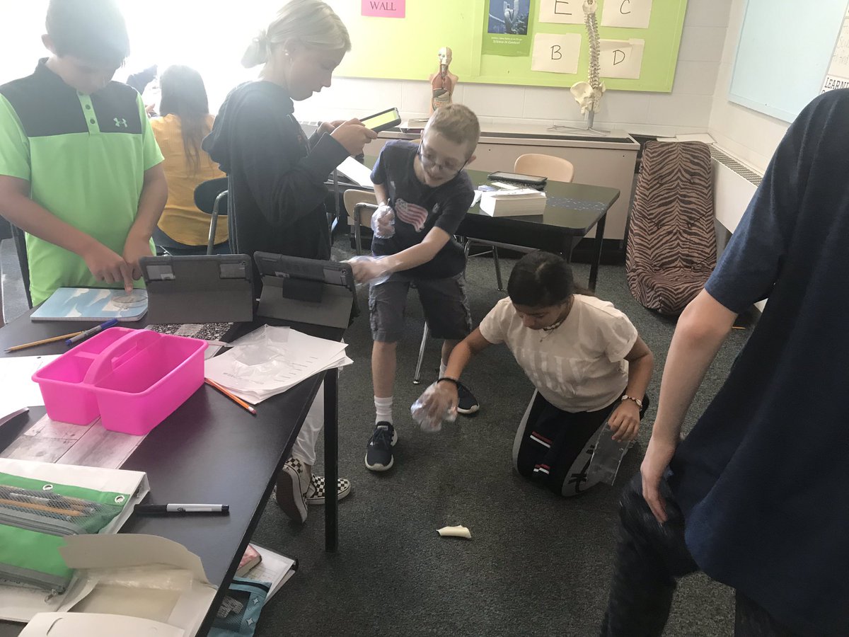 bkahler5174's tweet photo. Creating their own experiment to test a problem #letthemgo #somanyerrors #mistakesmeanlearning #myfloorwillsmelllikecheeseformonths #mursd #psychedforscience https://t.co/zNm2VbRNPQ