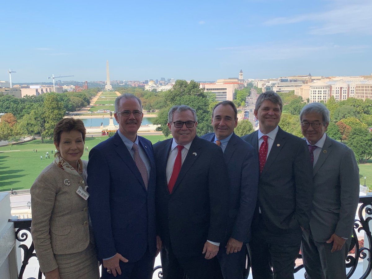 ACOGAction's tweet image. We had a great time on the Hill today with @aafp, @AmerAcadPeds, @ACPinternists, @AOAforDOs, &amp;amp; @APAPsychiatric - and the view wasn&apos;t too bad either. #AccessIs possible when #AmericasDocs join forces for #physicianadvocacy! #Groupof6