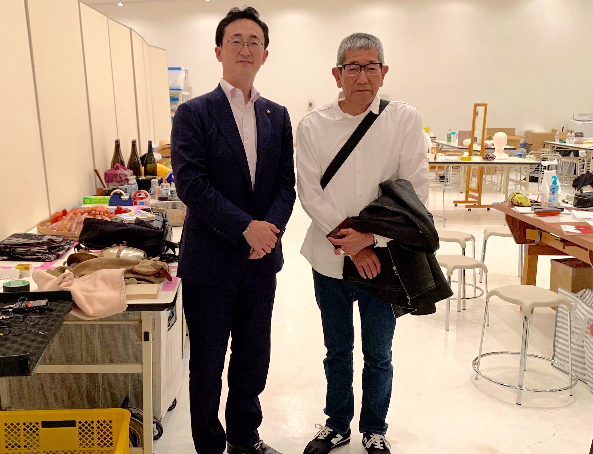 小野寺あきひこ 青森市長 太宰治生誕110周年記念演劇 津軽 満席の県立美術館野外劇場で開催 太宰らしい哲学的舞台も 休憩時にイガメンチの振舞いが 舞台後の見送りで新井和之さん 川上麻衣子さん 李丹さん 伊勢未知花さん 相良千尋さん 舞台袖