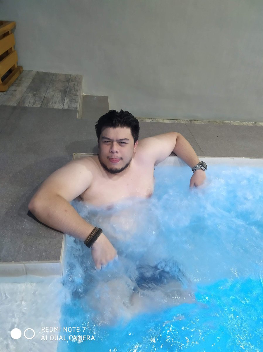 NathAlvT's tweet photo. "Smart people always choose comfort over luxury but in reality you can have the best of both worlds."
#41dDegreesCentigrade
#Bubbles https://t.co/vdlO4Lp1eK