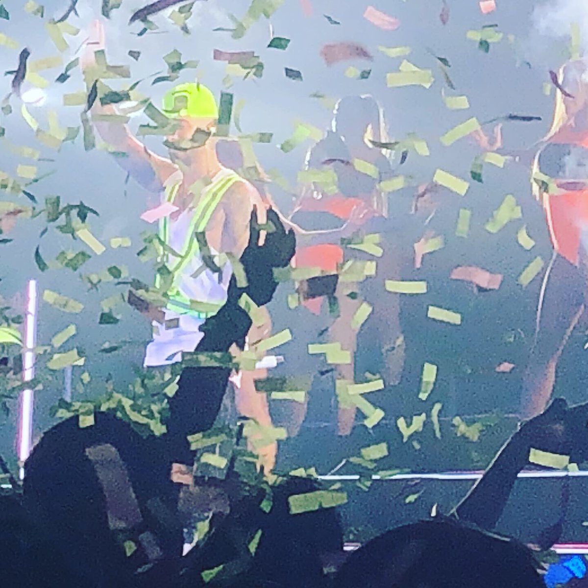 JLonbera's tweet photo. Ayer fue mi primer concierto @maluma gracias por dar un AMAZING show. Fue la mejor experiencia que tuve 🔥. #bestconcert #malumababy #SJ #11:11 #firsttimer #amazingexperience https://t.co/AMOehH1Qia