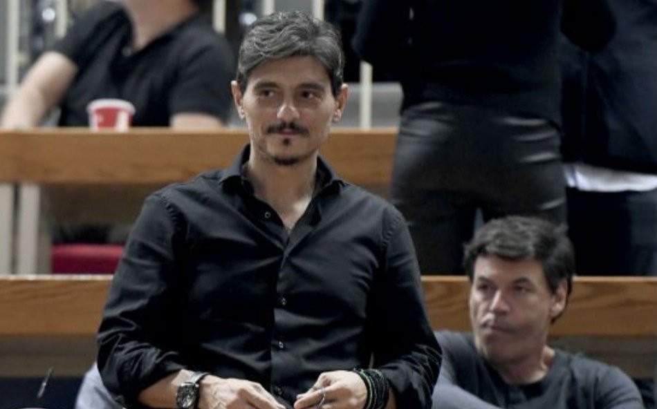 Footballworldn3's tweet photo. Απογοητευμένος, αλλά σχεδιάζει νέα καμπάνια για το PAO alive ο Δημήτρης Γιαννακόπουλος.

Πάτα το λινκ για να διαβάσεις περισσότερα. 👇 👇 👇
https://t.co/0sm0OOL8px

#greece #superleague# #2019#football#uefa #athens #panathinaikos https://t.co/gKHfkjLNyY