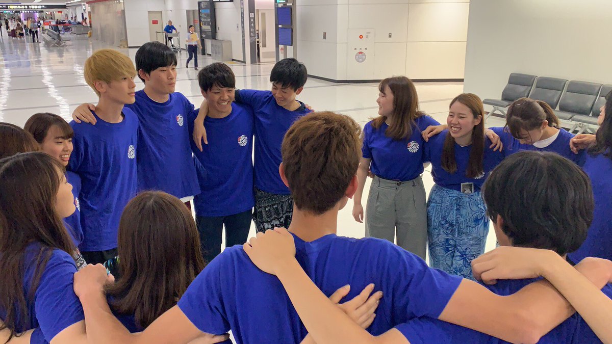 MU2019gv's tweet photo. 8/25
帰国日

この日は���テルでパウと別れ、お昼頃の飛行機に乗りました✈️

帰国してからは誕生日だったみさこにケーキをプレゼントしてみんなでお祝いしました🙈

そして事中のシークレットバディに手紙を渡し、1人1人事中を終えての想いを語りました🗣

最高の仲間と最高の2週間でした！ https://t.co/0WFTaSwnP3