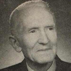 enenvor's tweet photo. 17 septembre 1899: naissance à Quimper d'Hervé Nader. Homme d'affaires, Résistant et homme politique, il incarne la complexité, la multiplicité des parcours et est un vrai défi pour les historiens!
https://t.co/86wX7wn09z Portrait par .@R1Le_Gall #Histoire #Bretagne https://t.co/8hejfxKvLz