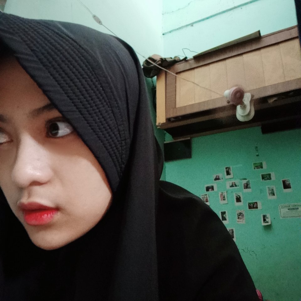 JonokNeng's tweet photo. Beginlah keadaan Anak Kost'an 
Lemari aja Dimiringin.. 
Karna gacukup Lahan Buat naronya.. 
Inilah Realita Kehidupan... 

#santuy #SobatAmbyar #JancokMoment #OrangKayaGaTau #kamisambyar  #KonspirasiRezimDagelan #LumayanSakit #jumatpuisi #BuangDiDalam #WaktunyaKumpul #lagiviral https://t.co/5sm8FPzccN