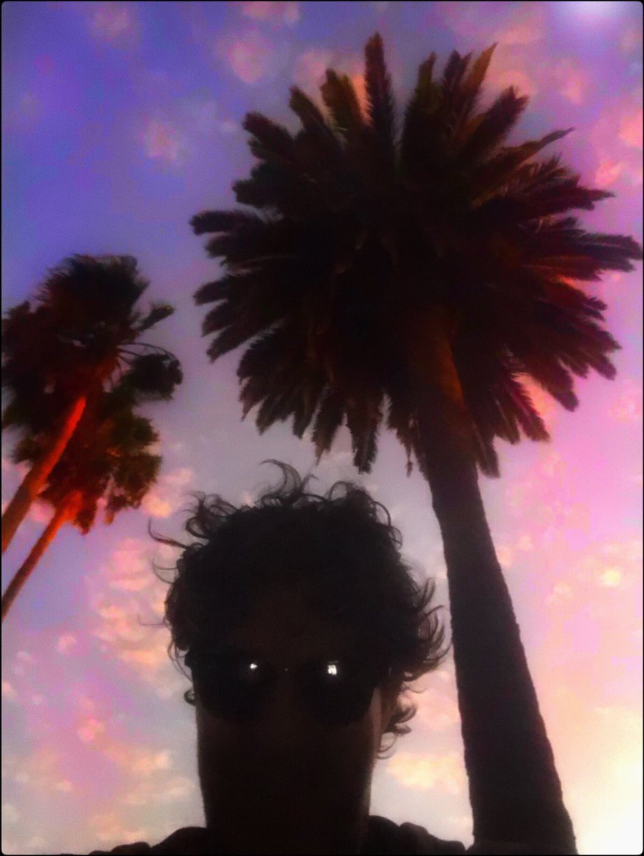 LoriteFrancisco's tweet photo. I HEAR YA, JIM... ยซย Some of the worst mistakes Iโve made in my life were haircuts.ย ยป โ Jim Morrison ๐ #goingbacktowork #amwriting #amdirecting #tradition #shorthairforwork #sunset #LosAngeles #LA4ever #franciscoloritedirector #selfiessuckbigtime https://t.co/SRLAIWdaRS