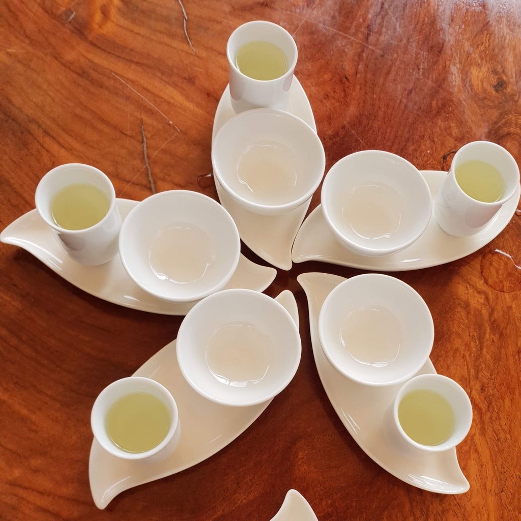 #teawaretuesday Pip Wheatley shared this photo of Zealong Green tea in aroma cups ready for sensory evaluation during one of our guided estate tours 🍵🌸