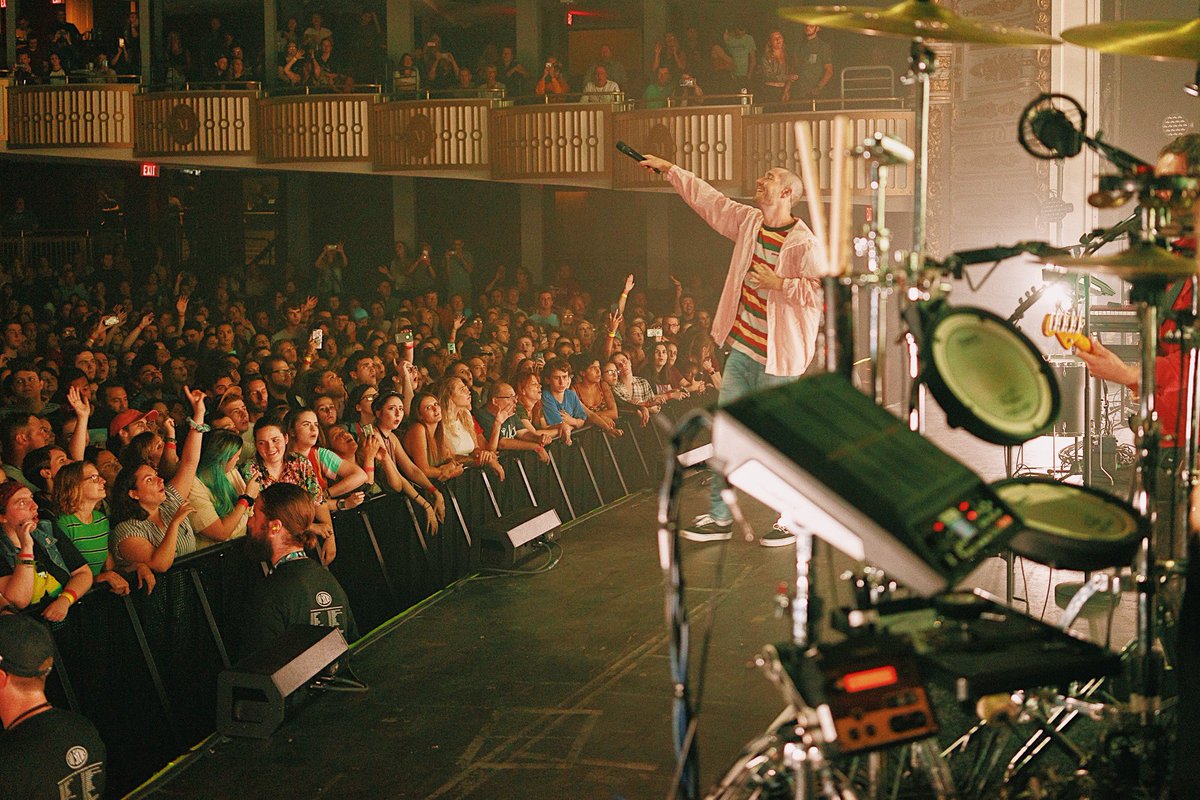 bastille's tweet photo. Philly, you lot were great tonight (and thanks for helping me out). #DoomDaysTour https://t.co/BtG3rGnSU5
