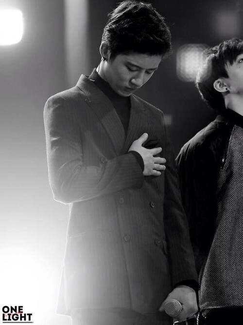 binluve's tweet photo. Please comfort the boy who always pat his heart when he is nervous. Tell him "Everything will be fine, we are here with you"
#TellEm131 https://t.co/XYuXThvqOO