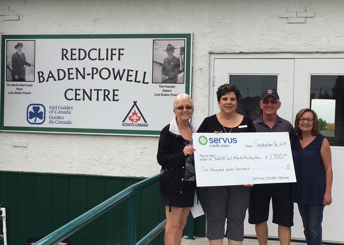 Redcliff_BP's tweet photo. Lori Johnson of #ServusCreditUnion #Redcliff presented a few members of the @Redcliff_BP with a cheque toward a building upgrade, windows and lighting! Thank you for your continued support! https://t.co/EaEIQtysoD
