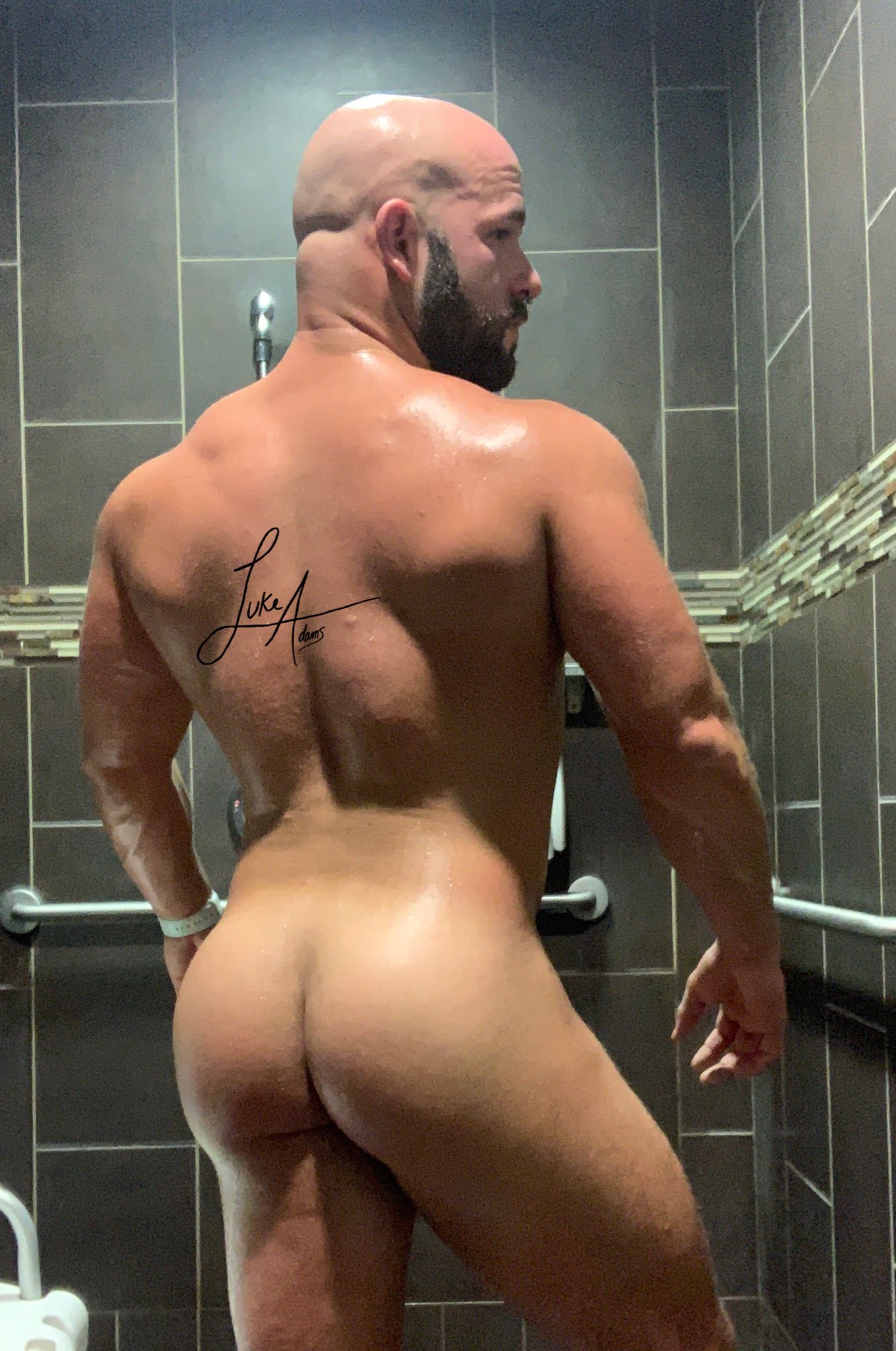 Post workout shower 😜 https://t.co/2aqqKuek3F
