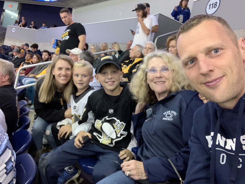 marusamike's tweet photo. Let’s go Pens!  #HockeyValley https://t.co/wAs2Zfv9wn
