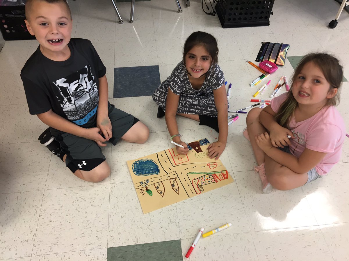 MrsWood103's tweet photo. HARD HAT AREA: Students in 211 were #building #communities today. ๐ ๐งฐ๐ #liveworkandplay #socialstudies @PDSD_Pennell https://t.co/jkPDXm0FJ3