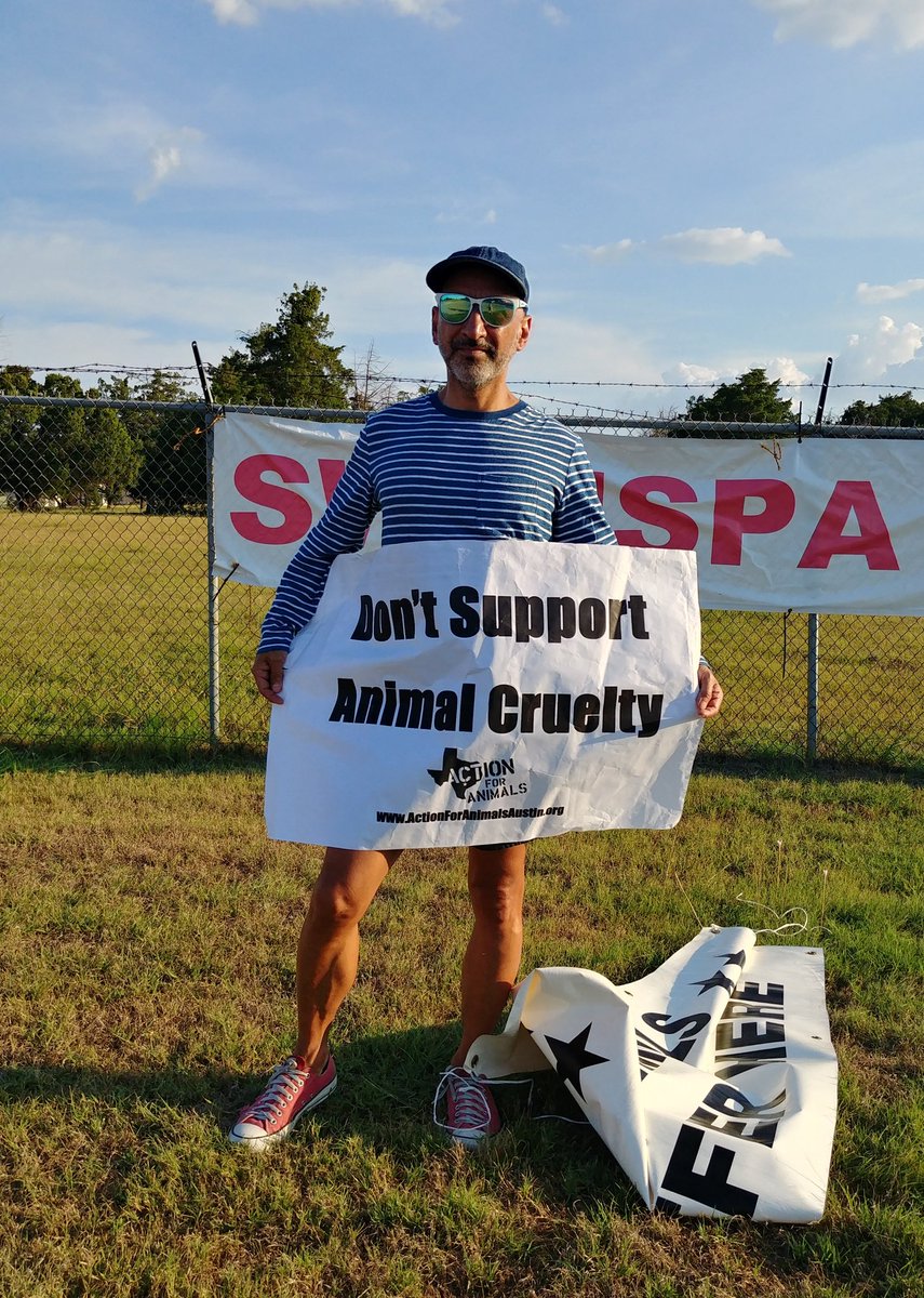 AFAAustin's tweet photo. We had a small turn out for our protest of the Carden Circus but we still reached some people. Thanks to everyone who came out. #BoycottTheCircus https://t.co/zpSl2GRV84