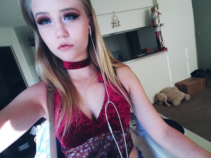 2 pic. Before and after pictures doing my own make up??
Like, comment & hare?? https://t.co/R8P6G1ic
