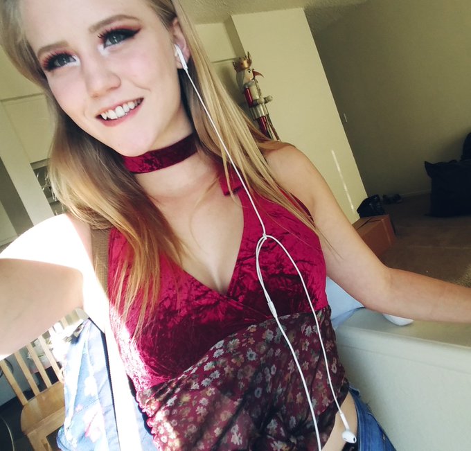 3 pic. Before and after pictures doing my own make up??
Like, comment & hare?? https://t.co/R8P6G1ic