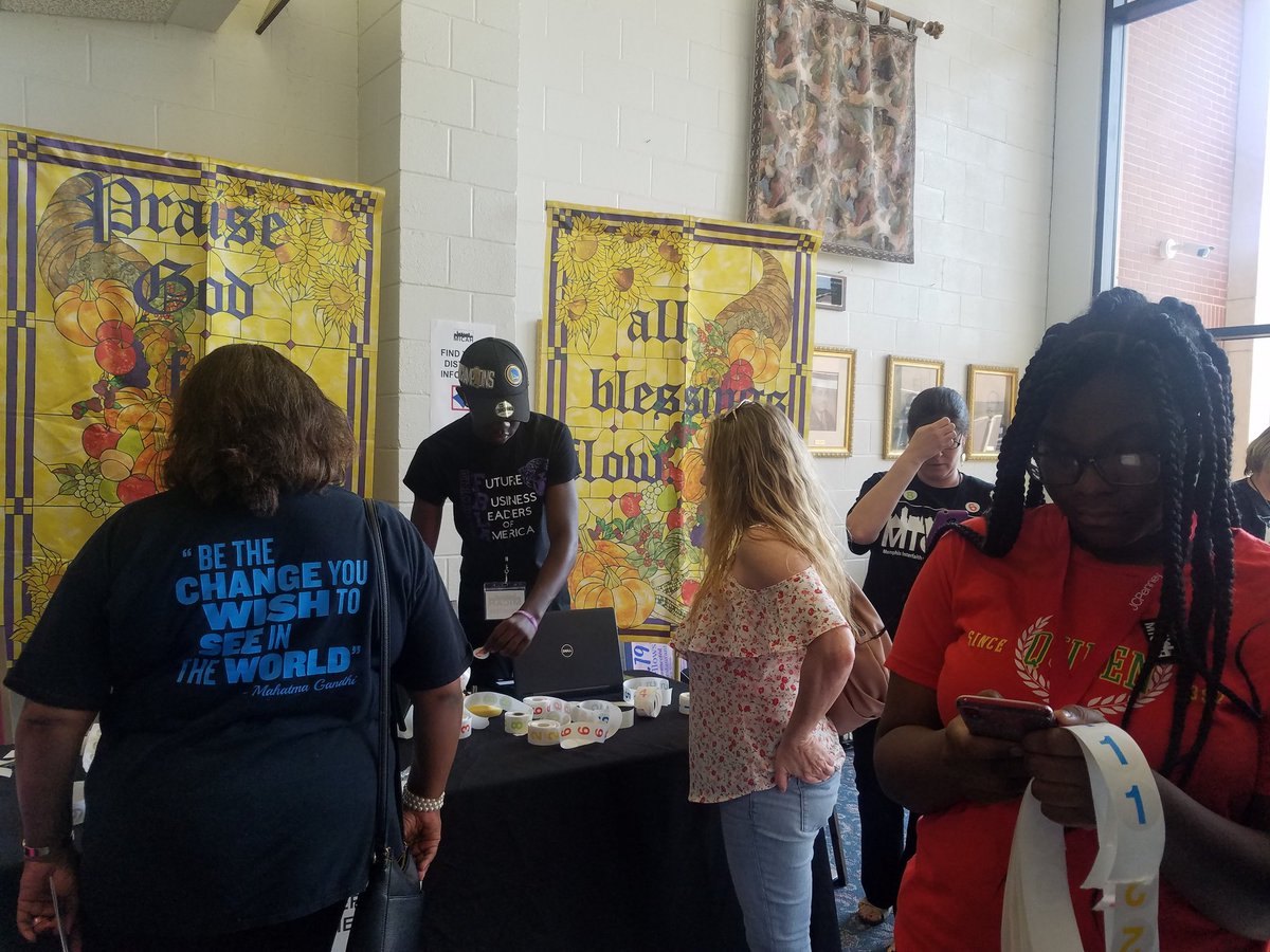 SouthwindFBLA's tweet photo. Southwind FBLA and Whitehaven FBLA volunteering at the MICAH Public Meeting yesterday. #FBLARegion1GivingBack. https://t.co/HDV5mklcw3