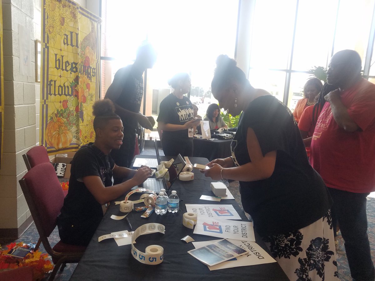 SouthwindFBLA's tweet photo. Southwind FBLA and Whitehaven FBLA volunteering at the MICAH Public Meeting yesterday. #FBLARegion1GivingBack. https://t.co/HDV5mklcw3