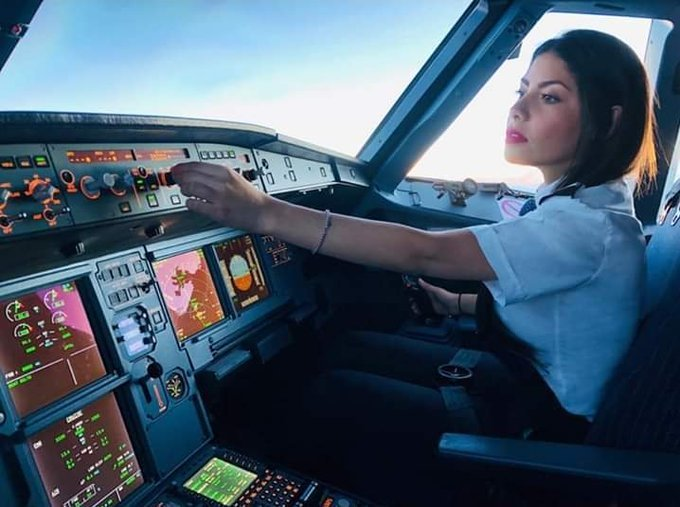 rosalba_cb's tweet photo. Dos mujeres piloto de Aerolinea Interjet hablan de actos terroristas en sus redes sociales. Se trata de Gabriela Garcia Garza y Ximena Garcia. Cuidado!! https://t.co/EnjQSinjor