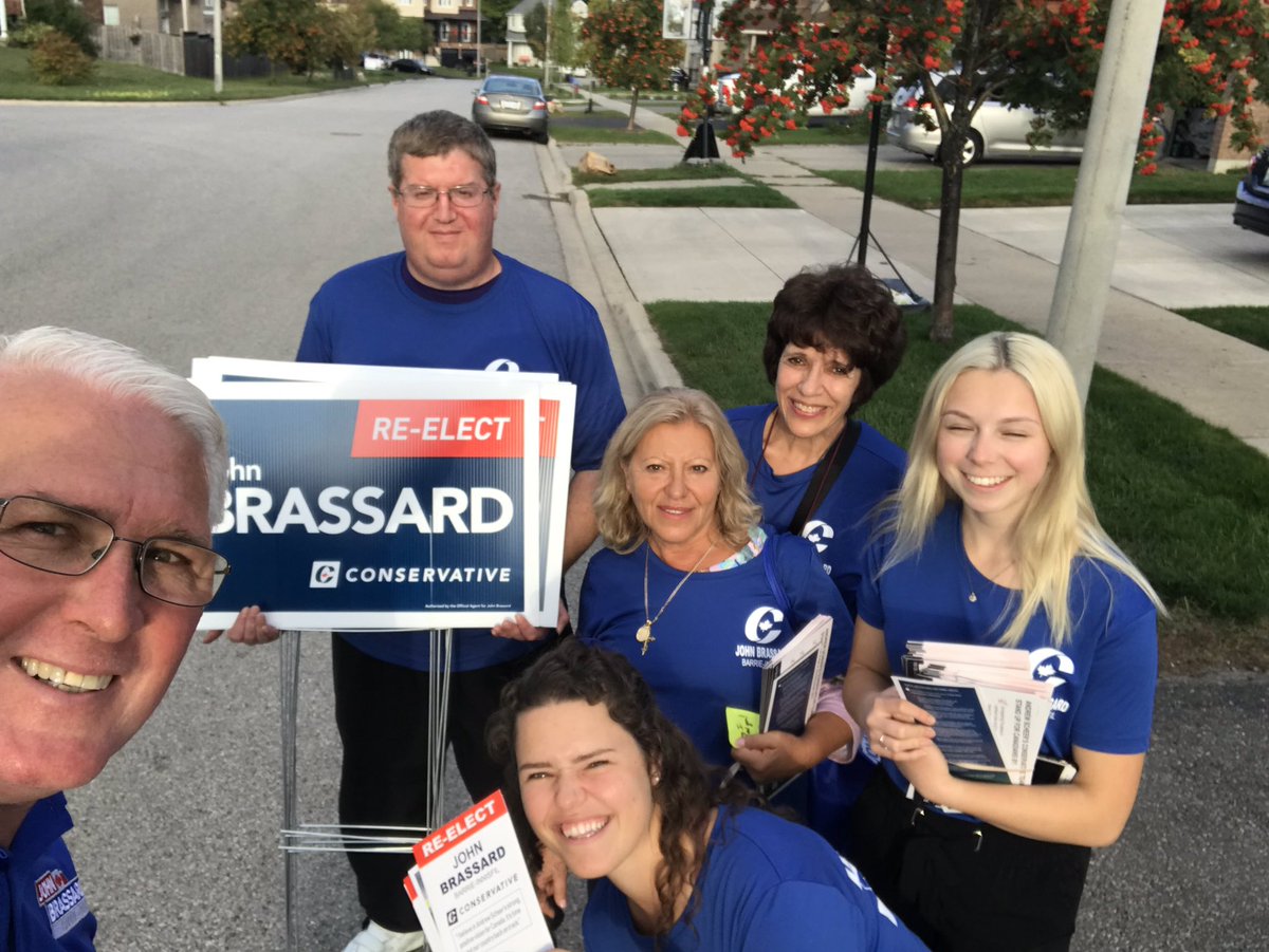 JohnBrassardCPC's tweet photo. We started door-knocking at 2:30 and finished at dusk tonight. Great day that started in Sandy Cove and ended in Alcona. #ItsTimeForYouToGetAhead #Barrie #Innisfil #cdnpoli #onpoli #NextGenConservative https://t.co/ugRtcrEffR