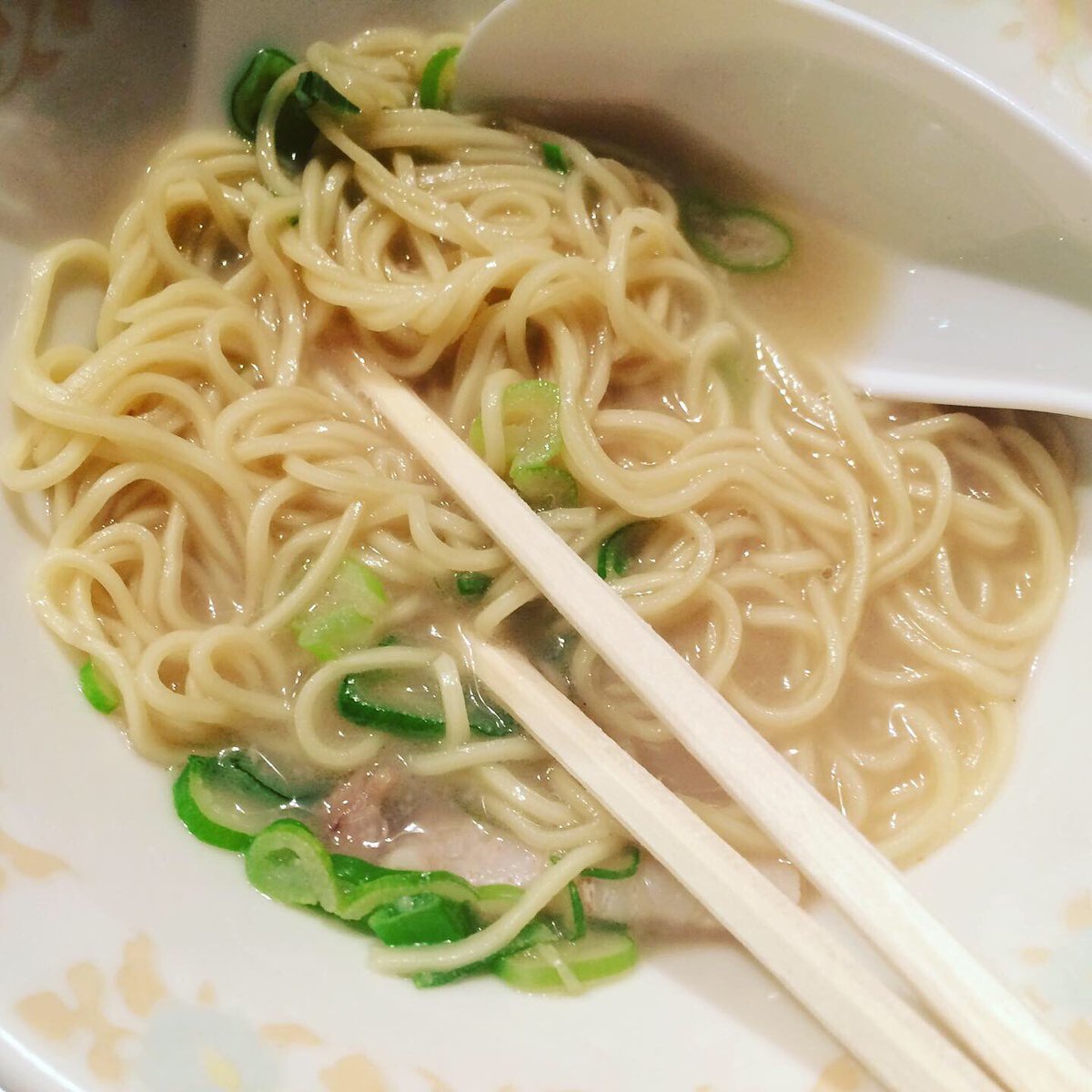 Fvanarendonk's tweet photo. Gisteravond dé specialiteit van #fukoaka gegeten: ramen #japan #eten https://t.co/ziafZYyoBm