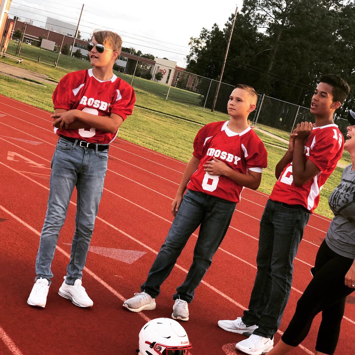 RobinEudy's tweet image. Had a fun little photo shoot with Kade and his football buddies....   @katieleephotographytx @itskatie_lee does AMAZING work!!!!   Can’t wait to see them!  #BoysOfFall #CMSCougars #Pals