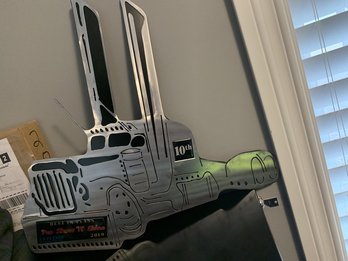may_troy's tweet photo. Scenes from the 10th anniversary #Lesco Pro Truck Show in Nisku Ab. Everything from smashed back window , and a hood pin and fender mount and a load level valve didn’t stop these guys from getting to the show! #hardworkingtruckers https://t.co/fnmIevXdE5