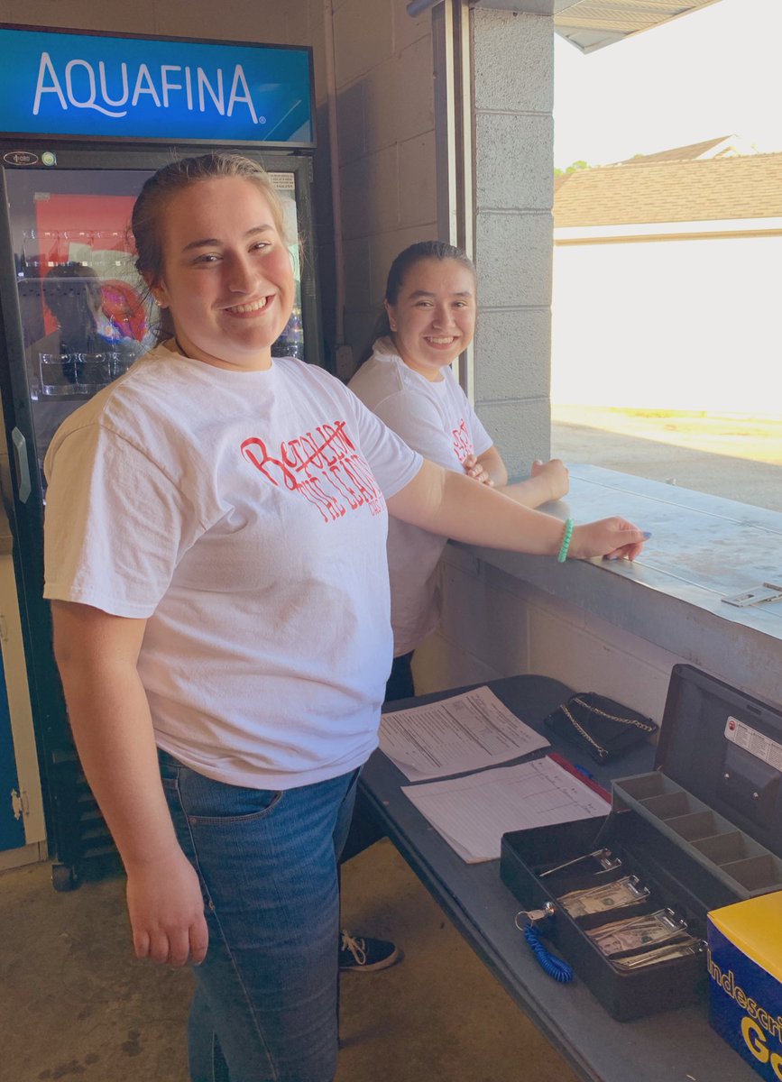 It may have been a little warm in there, but we loved running the concessions for @THEClaytonHS JV game tonight! I always have so much fun with my @claytonfccla friends! 🥰 #CometsALLin (always) 💙