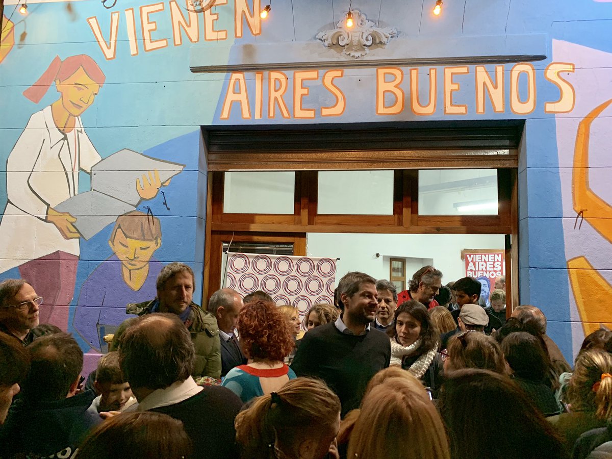 pablovommaro's tweet photo. Muy bueno el encuentro de #ProgresistasConLammens en la #Comuna15
Alegría, propuestas y compromiso para aires buenos en la Ciudad.
#SiVosQueres
#LarretaYaFue
#LarretaTambien https://t.co/jXH42Qi8SN