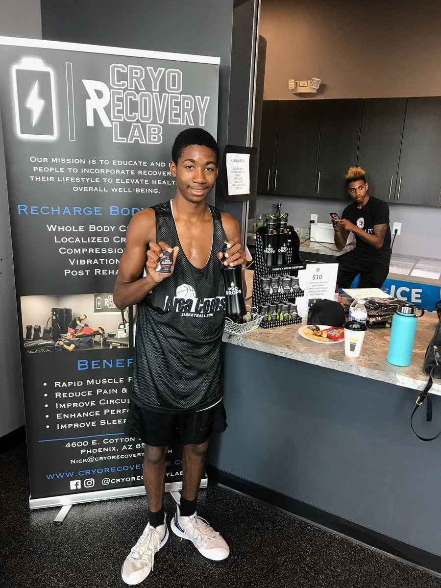 PRODROPS's tweet photo. THERE'S A PRO IN EVERYONE!
S/O to @areacodes hosting the showcase and becoming a PRO fan!
#Fuelthebody #CherryFrost #GetProDrops #ThePHHacility #areacodesbasketball https://t.co/sfUqYJtNqI