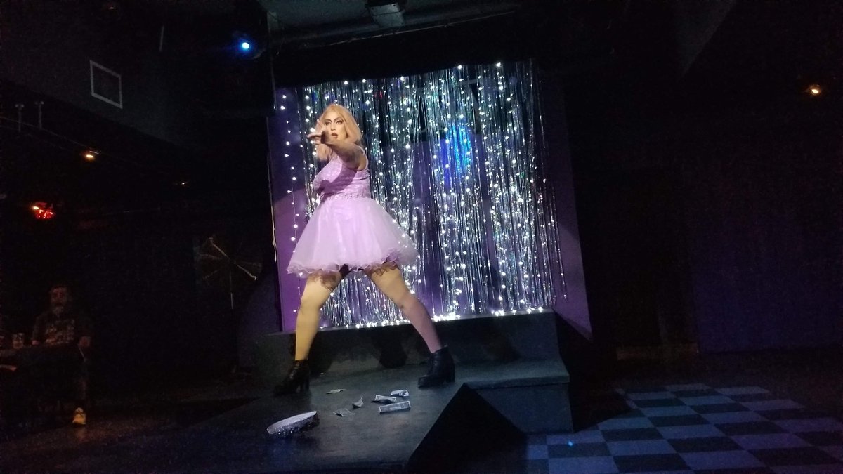 ManajaTwat's tweet photo. Action shot #dragqueen https://t.co/nvTQOjalDG