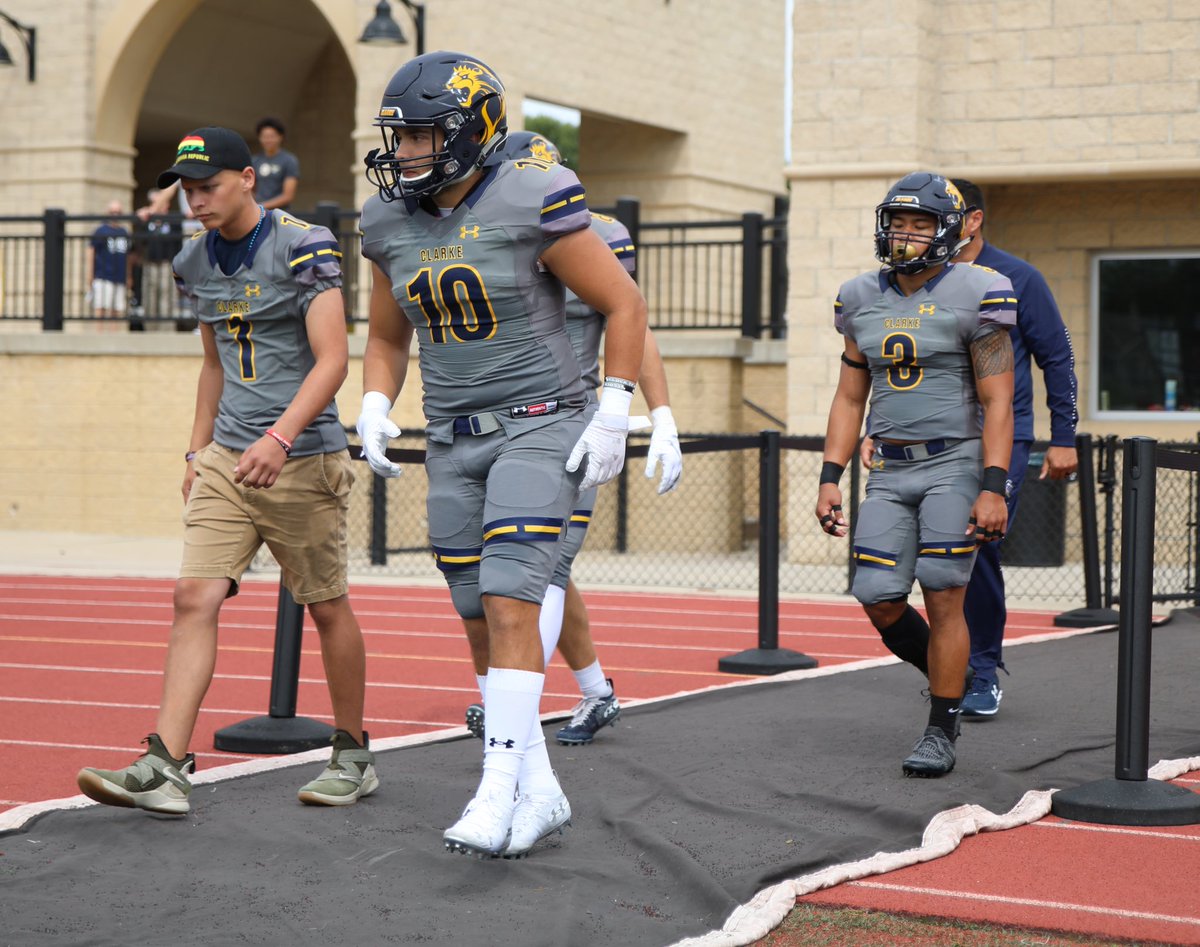 michael_nacnac's tweet image. Stay true to my R O O T S...it’s more than just a game, I got the whole state on my back 🙏🏽 #Rep50 #808