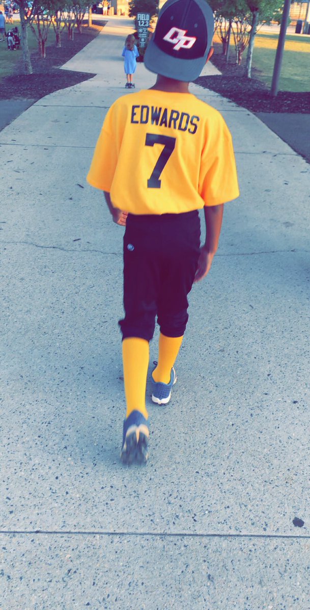 MuvaMango5's tweet photo. I promise I’ll rock with you Mr. Edwards till the wheels fall off🖤💛💪🏼⚾️

#BaseballMom #DeWaynesMom https://t.co/fvebknVzNv