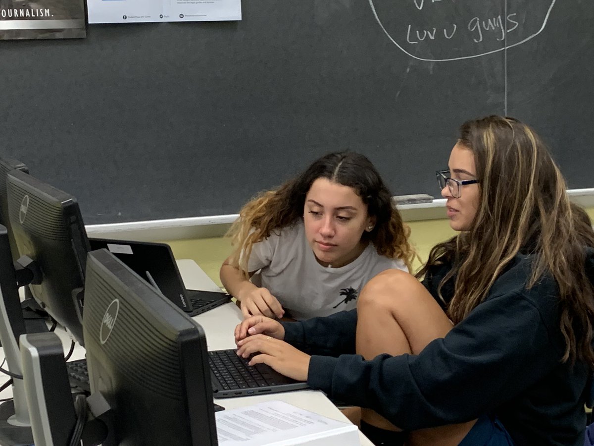 ColoniaHigh's tweet image. Journalism students practice interviewing #theDeclaration