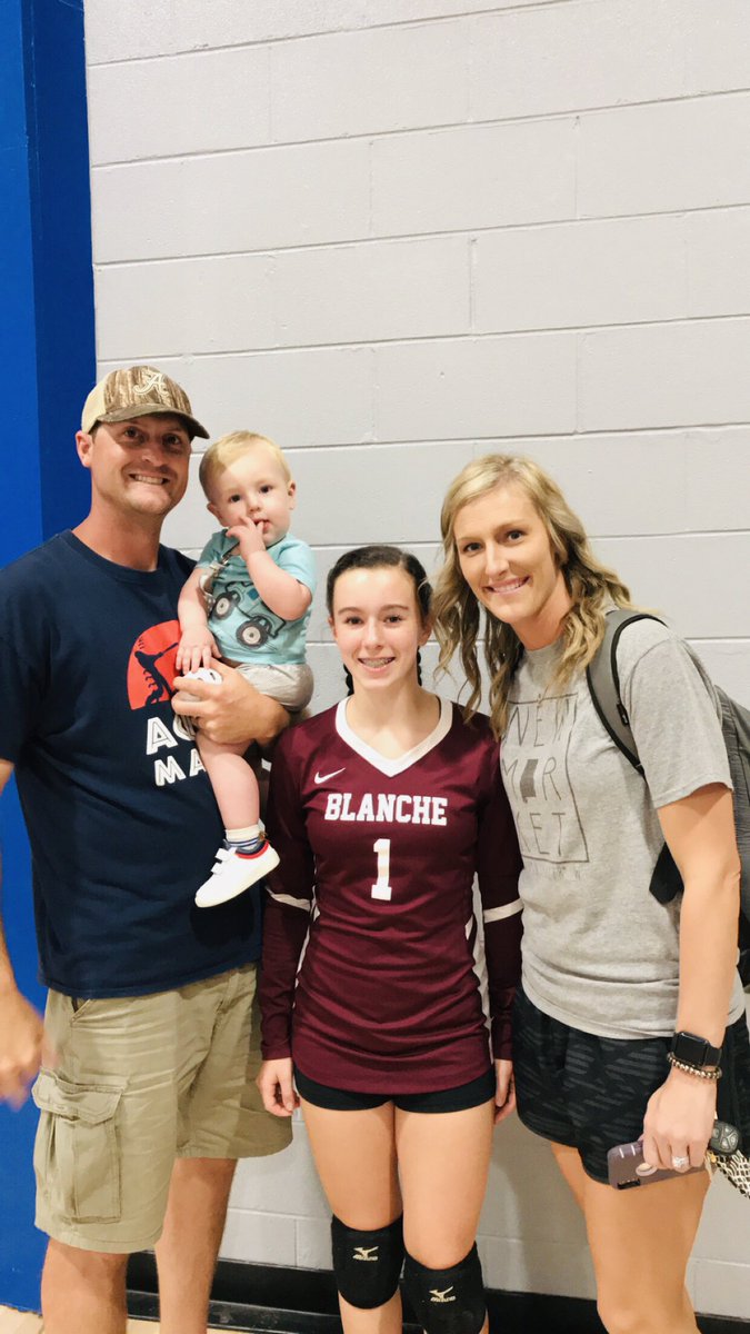 emohler3108's tweet photo. Loved getting to see this girl play tonight 😍🏐❤️ @Jojomohler @franfranreed1 https://t.co/DKvzTqIsdl