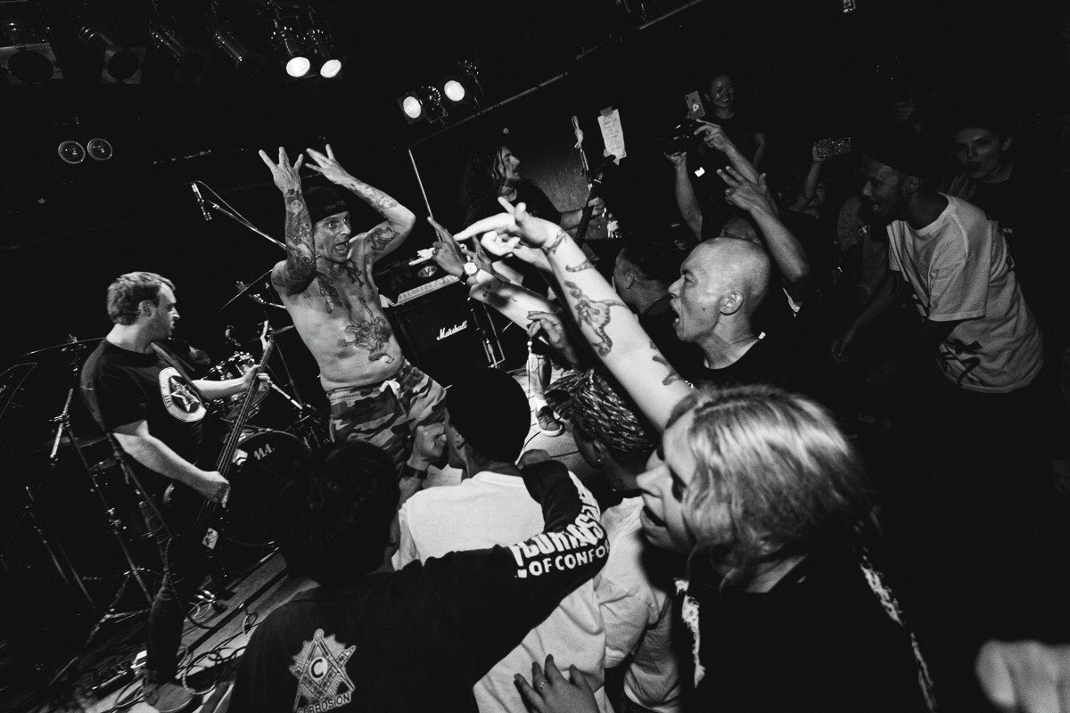UTCHY_SNOT_MAG's tweet photo. 最狂に凄まじい夜だった🔥20年前に喰らった音楽が20年の時を経てまた同じ場所で出来た事に感謝します👍🏼
Photo by @01_yuji_01 📸
#merauder #maghonor #etenalb #splitsecond_mag #isolahc #mindsave #nemesiscode 遊びに来てくれた皆様そして @SANDMAKOTO 君ホントありがとうございました🙏🏼
#magside https://t.co/EurlSUaPkK