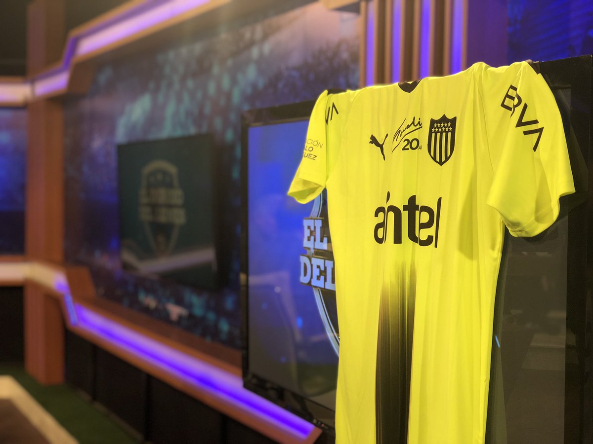 ElDiario_4's tweet photo. 🎁 Escribinos con el #ElDiarioDelLunes y contamos ¿por qué te queres llevar la camiseta que uso ayer @OficialCAP en honor a “Gonchi” Rodríguez? https://t.co/DIMaV6hszs
