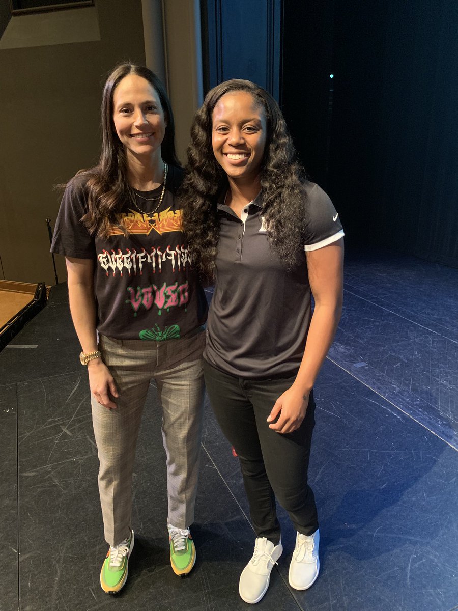 KyraLambert_15's tweet photo. Had a great time moderating  a conversation with the 🐐 tonight🙌🏾Thank you so much @S10Bird for speaking with me and coming all the way out here to share your thoughts, ideas, and stories! 

Also HUGE s/o to @dukeunion for planning such an incredible event 🙌🏾💙 https://t.co/8FzQgisIIA