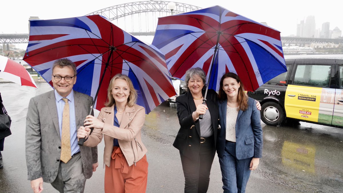 ukinaustralia's tweet photo. We’re with UK Trade Secretary @trussliz. Fantastic to see #Rydo London Taxis hitting the roads in Sydney showcasing #VisitBritain! #DYK Australia is a £1bn tourism market for Britain and the fifth most valuable source of tourists globally?
#LoveGreatBritain https://t.co/Lnwg0mvxwE