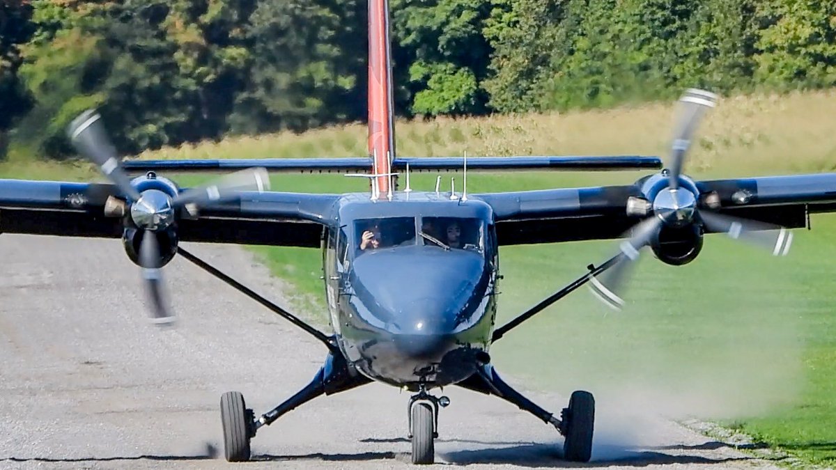 Mark__Brandon's tweet photo. VIDEO:
https://t.co/qILBev6lqv
@ParachuteMTL #DeHavilland #DHC6 #TwinOtter in action at #StEsprit #CES2! This amazing #airport features incredible turns, and gravel #runway action! What a lot of fun! #avgeek https://t.co/Cz8vUM7Wl3