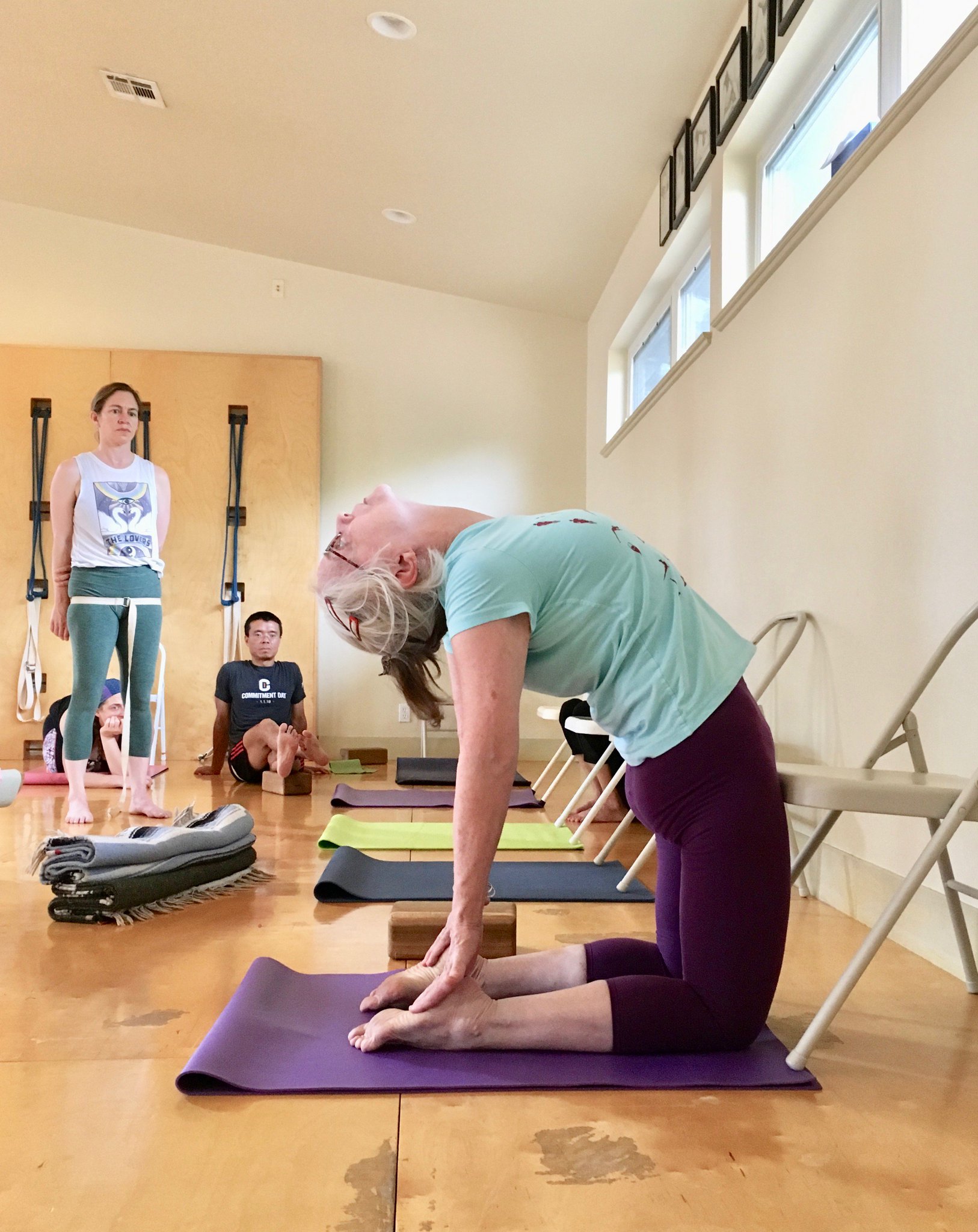 Ustrasana Assist Ustrasana Assist