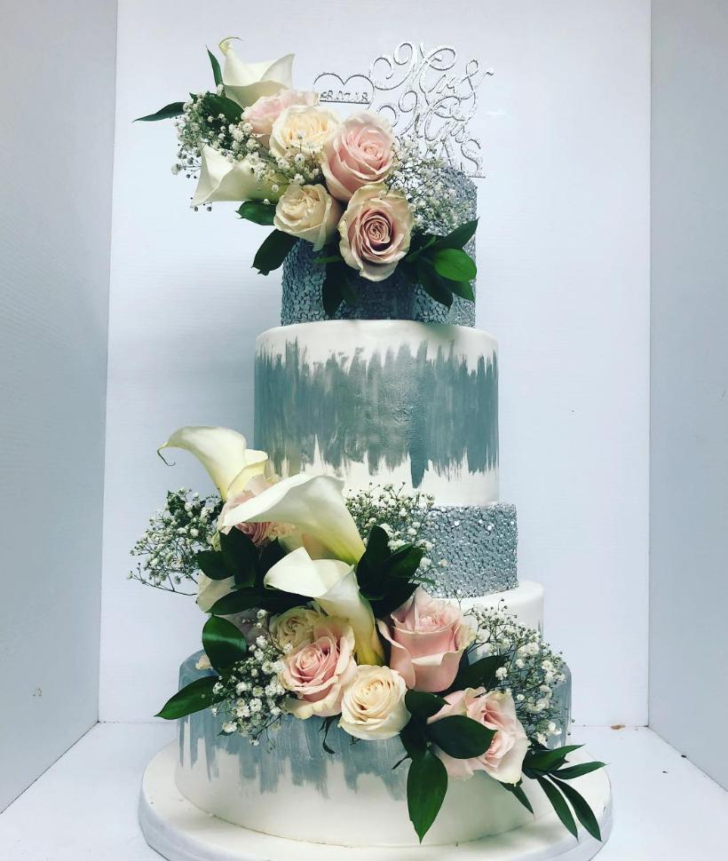 _letsgetmarried's tweet photo. Elegant wedding cake with artistic brush strokes! Cake by Les Delices Lafrenaie
https://t.co/YwmuDsaC04 https://t.co/aG5aKLle7R