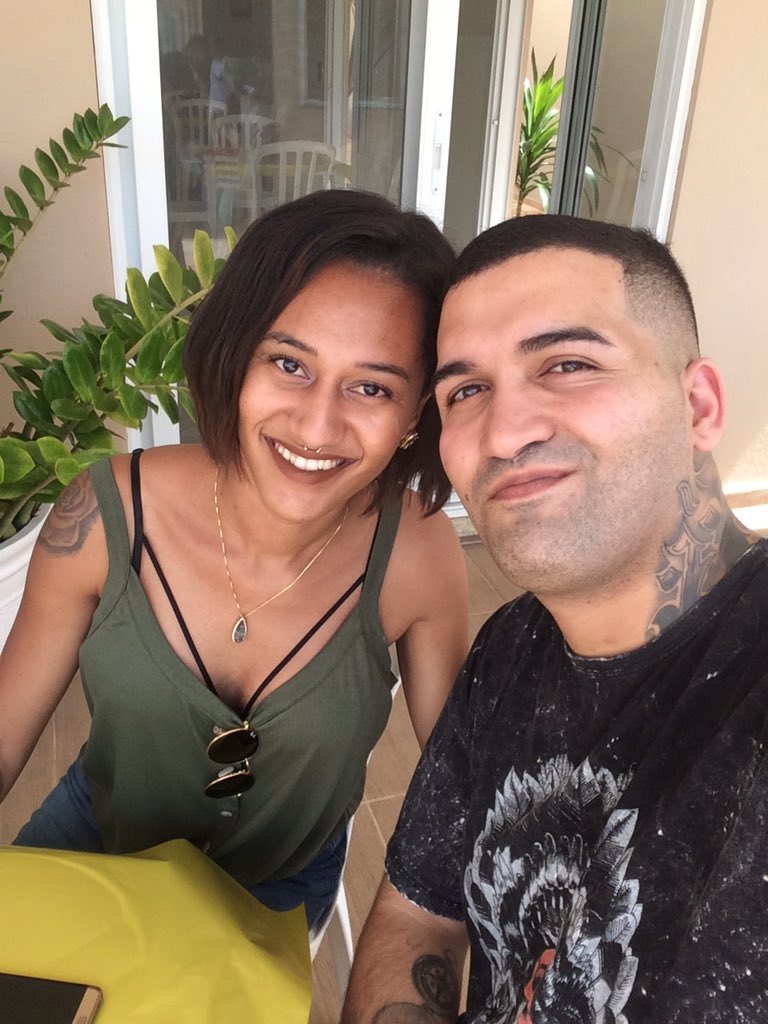 Sou louca, surtada, descontrolada e perturbada, mas tudo isso acaba quando estou do seu lado.