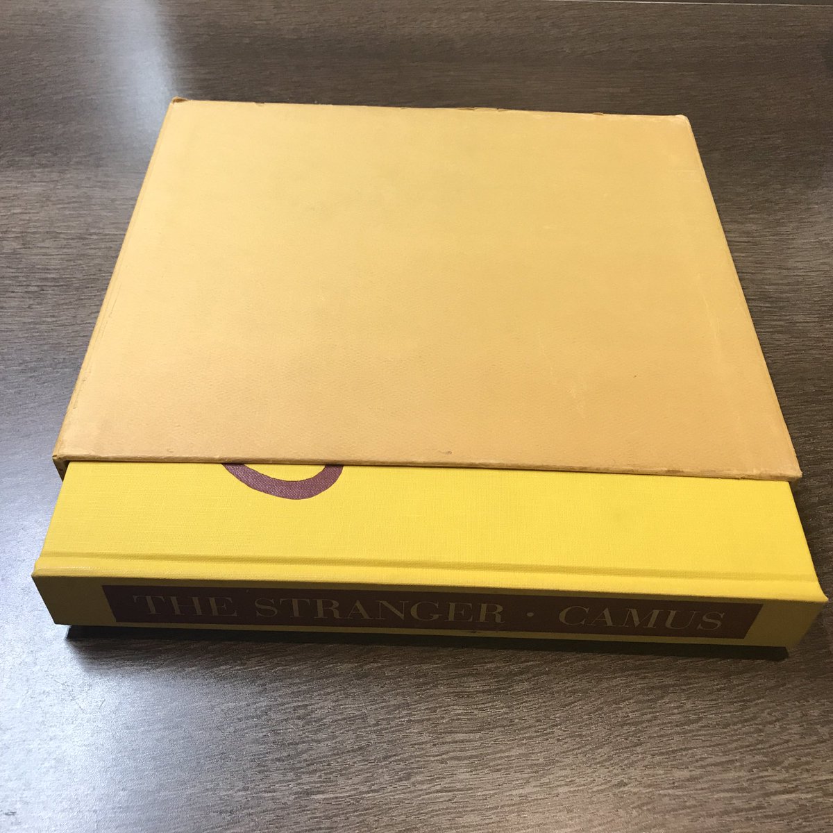 ThingsFeral's tweet photo. #forsale #usedbooks

1971 HC edition of The Stranger, published by The Heritage Press

Slipcover has slight scuffing on one side but the book is in excellent condition. It has 10 paintings by Daniel Maffia

a must-have for Camus lovers!

$35 OBO incl US shipping
DM if interested https://t.co/GdEOS7pwUI