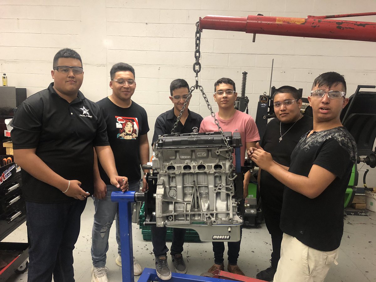 ARGonzalez_SHS's tweet image. I’ve never met a group of kids with so much commitment and strive to work. They’re going to be great #autotechs and amazing hardworking men! Shop closed super late today! #TeamSISD #shsbulldogstrong #sisd_cte #ganas #collegeandcareerready #cte #sisdcte
