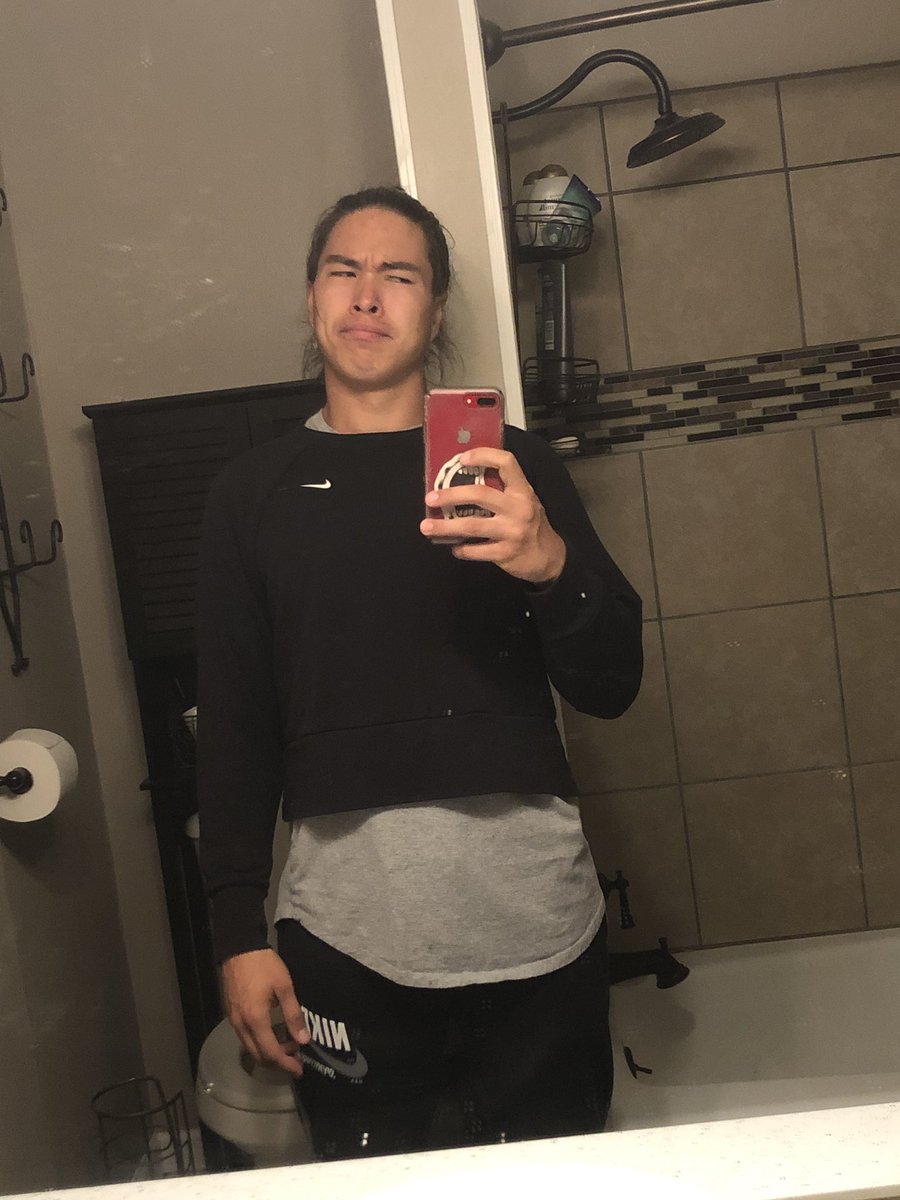 AustinBevens's tweet photo. Me: *minding my own damn business at the gym respecting women like my momma taught me 
Some bitch mom: YoU KnOw CrOp ToPs ArE jUsT fOr WoMeN  
Me: https://t.co/m0J9q0ohA0