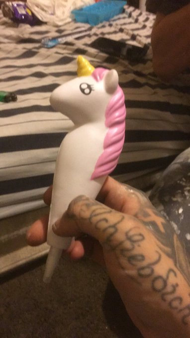 Got this unicorn pen today! https://t.co/umt6em2mwu